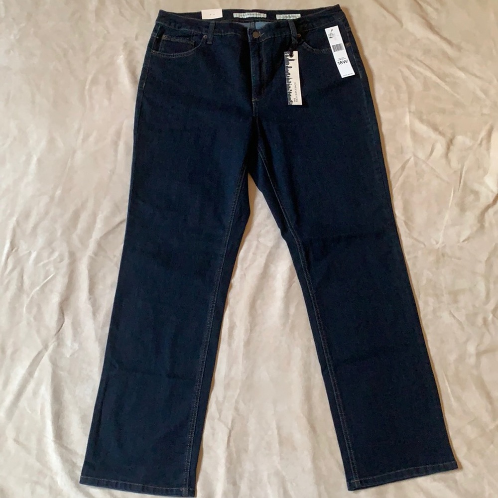 NWT.  Jones New York jeans. Size 16W. Lexington straight, slimming tummy panels